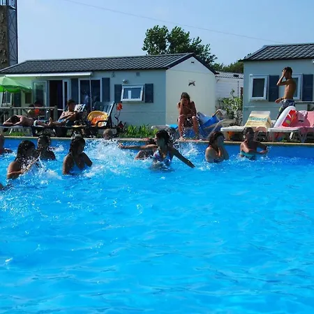 Nyaraló Comfortable Near With Shared Pool