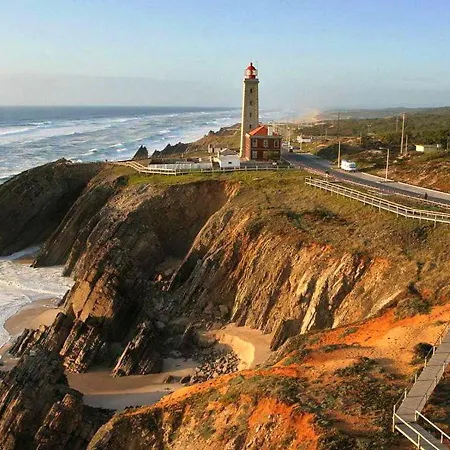 Nyaraló Comfortable Near With Shared Pool