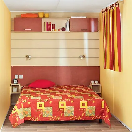 Semesterbostad Comfortable Near With Shared Pool *