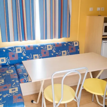Comfortable Near With Shared Pool Tatil Evi Pataias