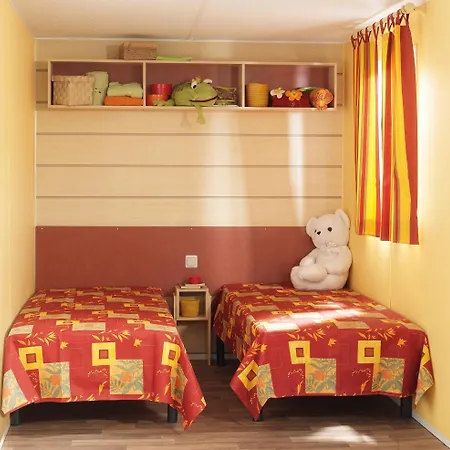 Comfortable Near With Shared Pool Tatil Evi