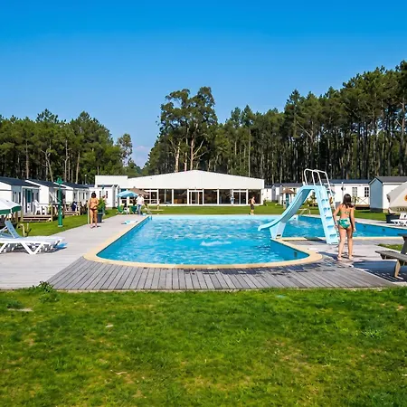 Comfortable Near With Shared Pool
