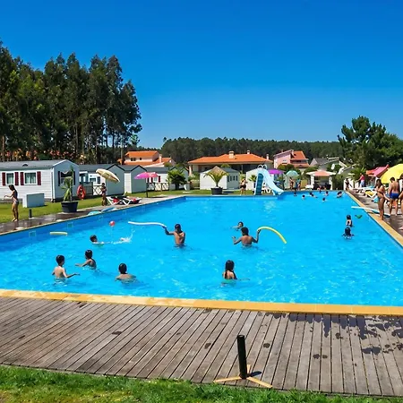 Comfortable Near With Shared Pool Tatil Evi