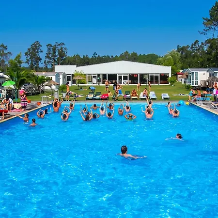 Comfortable Near With Shared Pool Tatil Evi