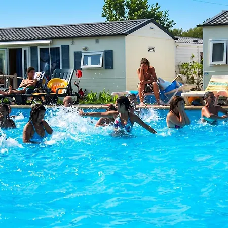 Tatil Evi Comfortable Near With Shared Pool