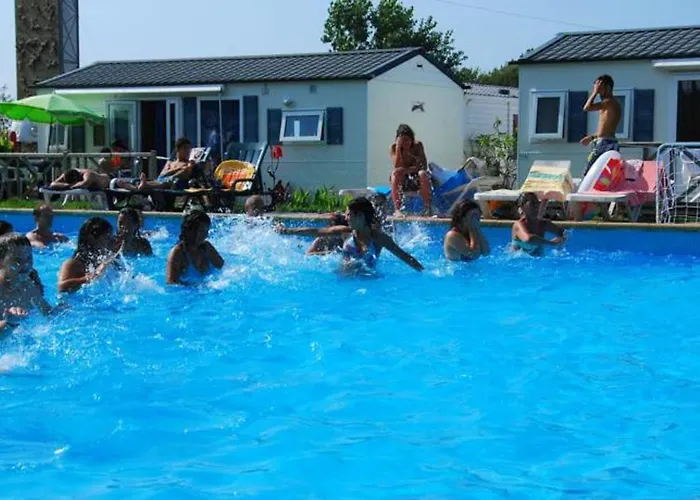 Comfortable Near With Shared Pool Holiday home